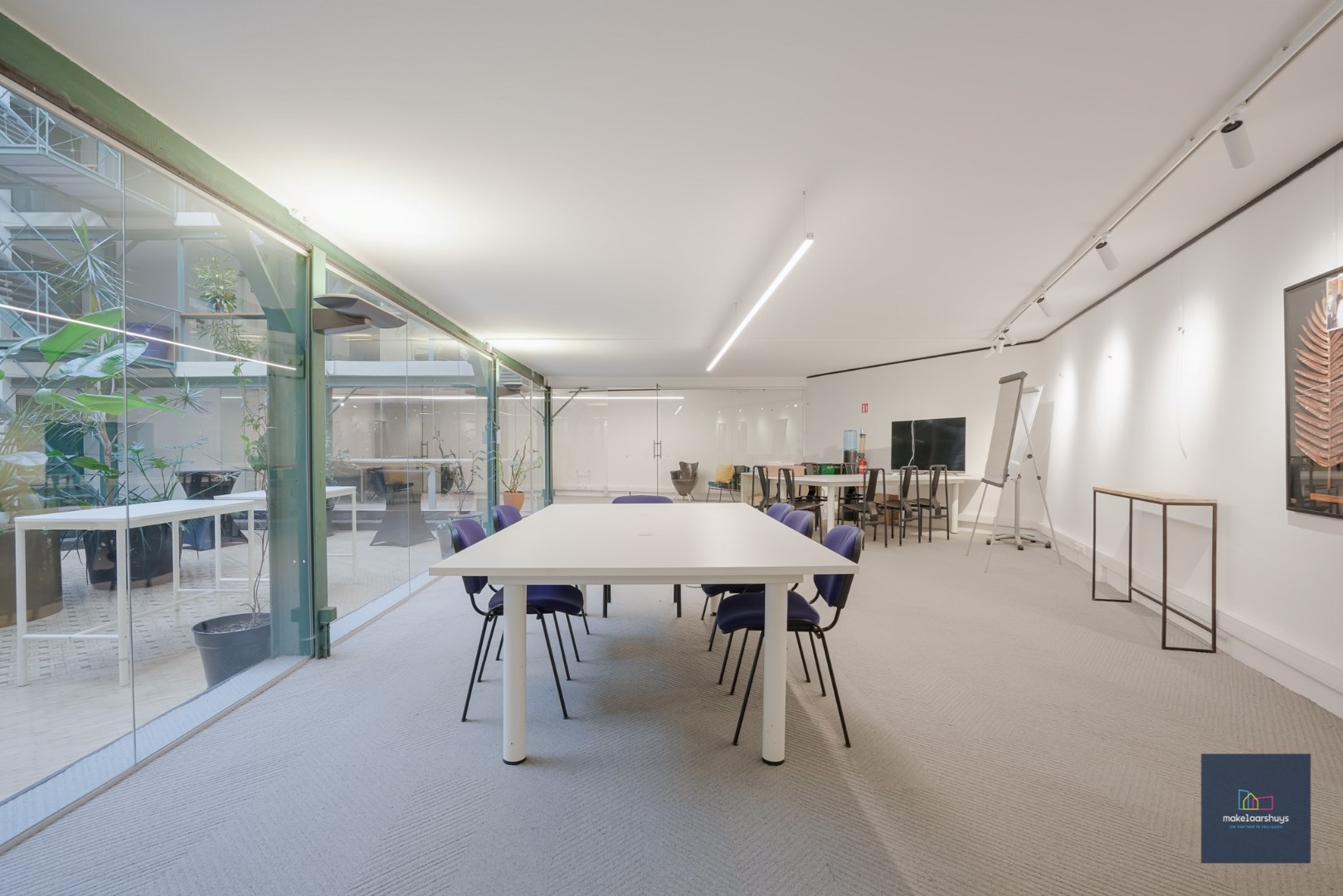 Privatieve kantoorruimte met gebruik van gemene delen 