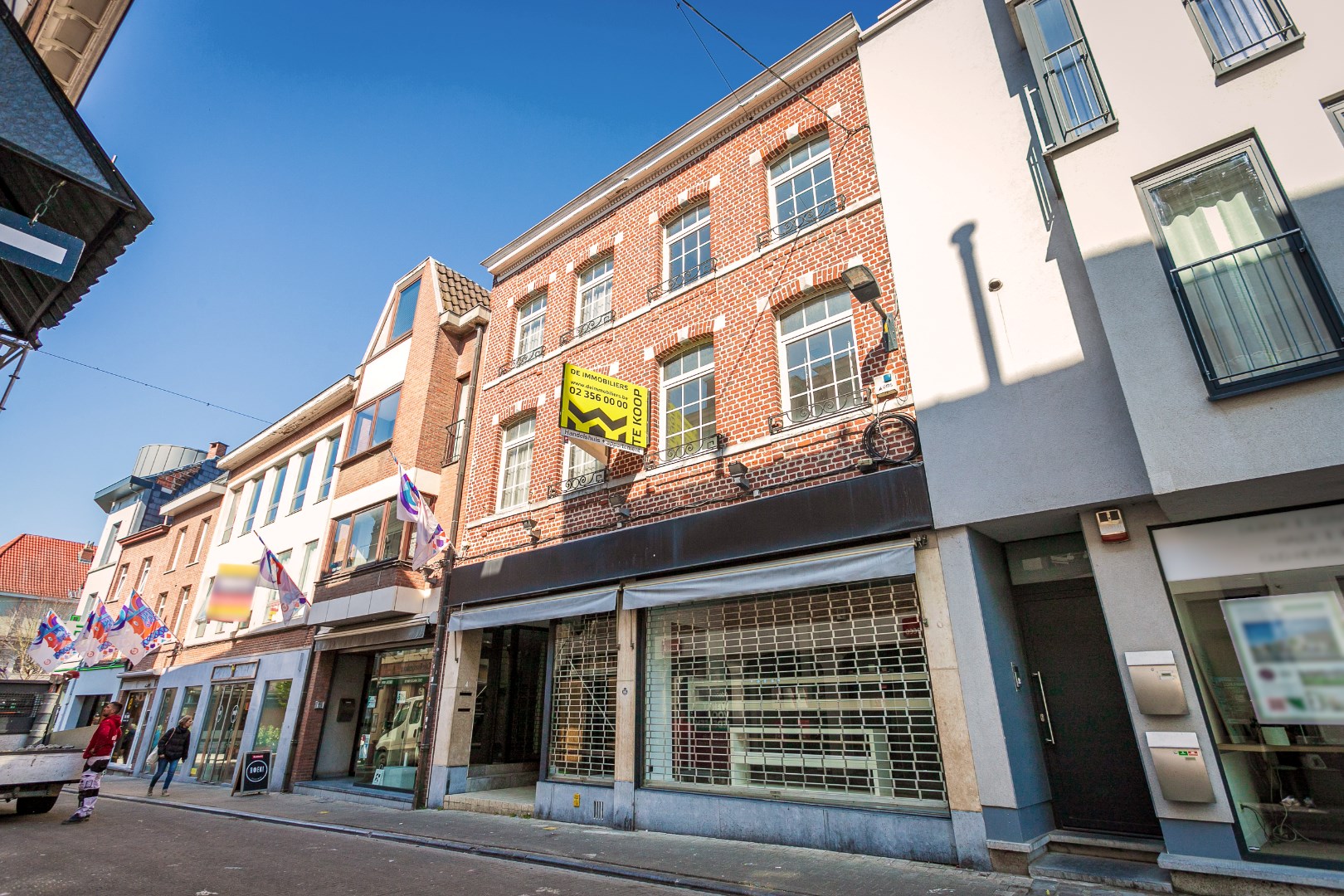 Handelshuis én appartement centrum Halle 