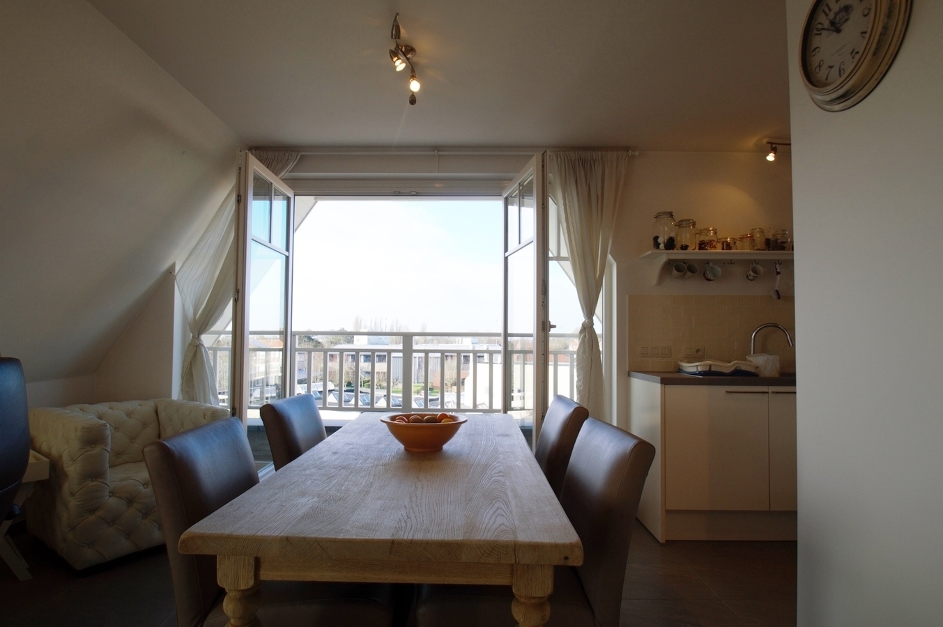 Fraai duplexappartement met 3 slpk. en 2 badk. in een zeer gegeerde residentie - Heist 