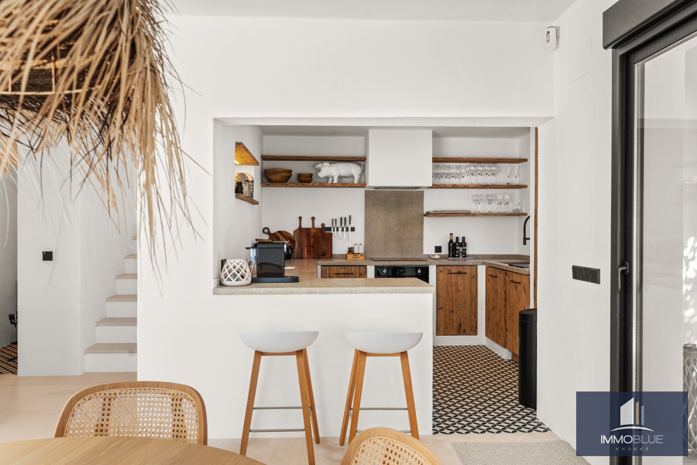 Villa méditerranéenne moderne avec vue mer spectaculaire 