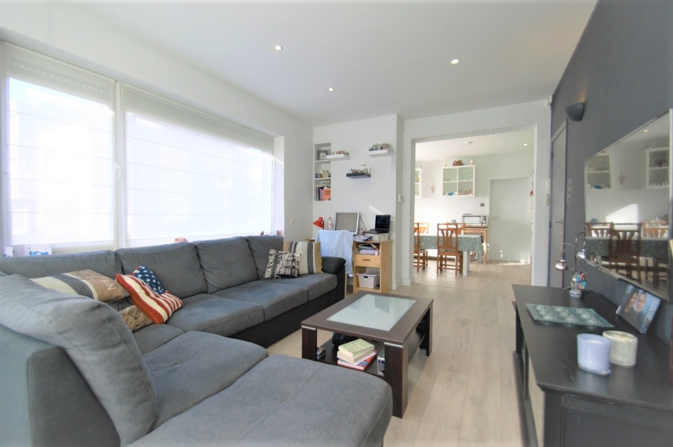 Zonnig, gerenoveerd hoekappartement met uitweg - Heist 