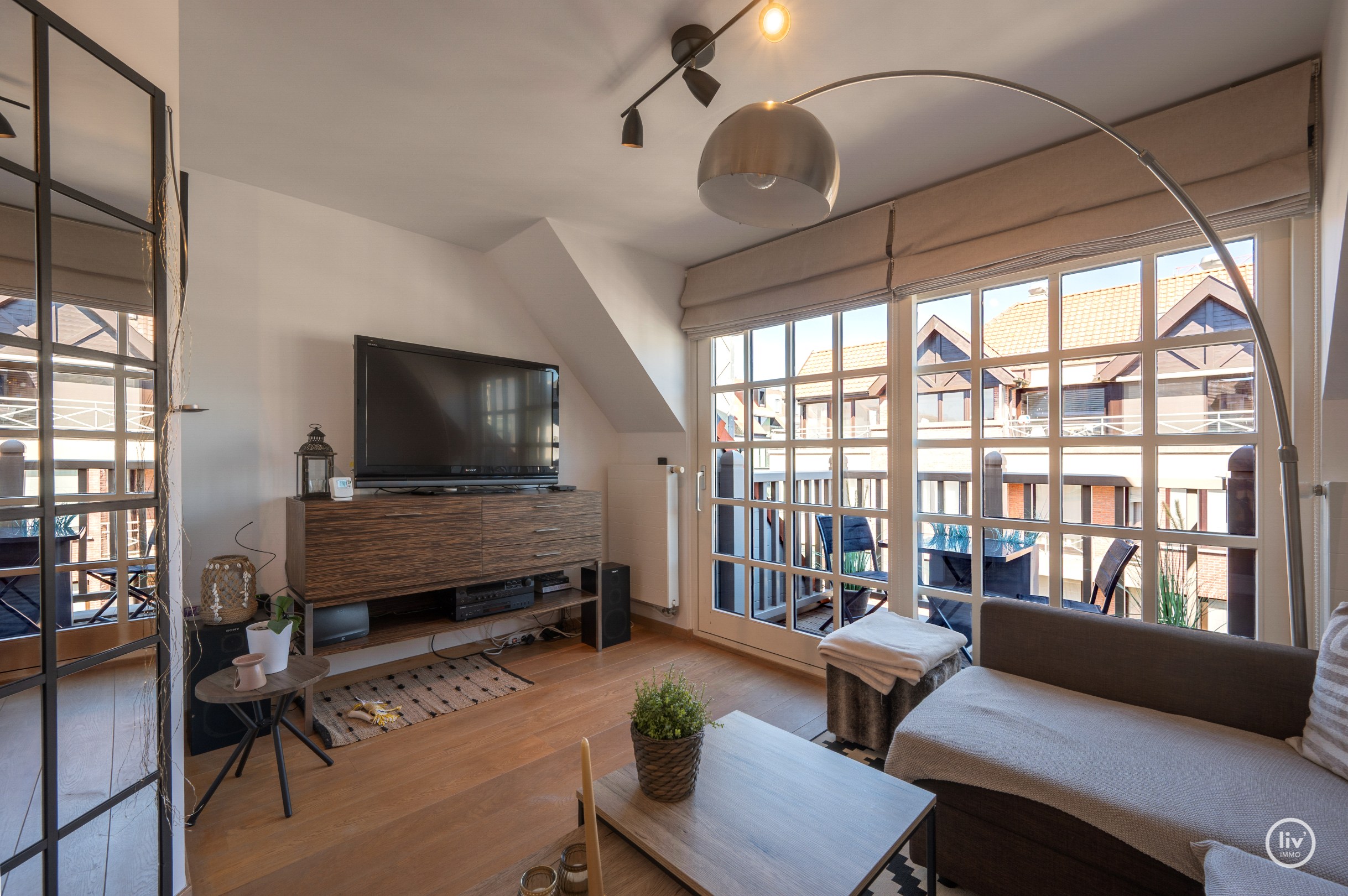 Superbe appartement en duplex de charme dans un emplacement de premier choix sur l'avenue Bayaux à Knokke. 