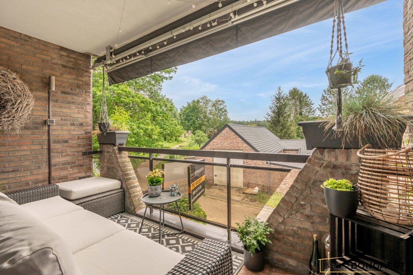 Ruim appartement met 3 slaapkamers en garage. 