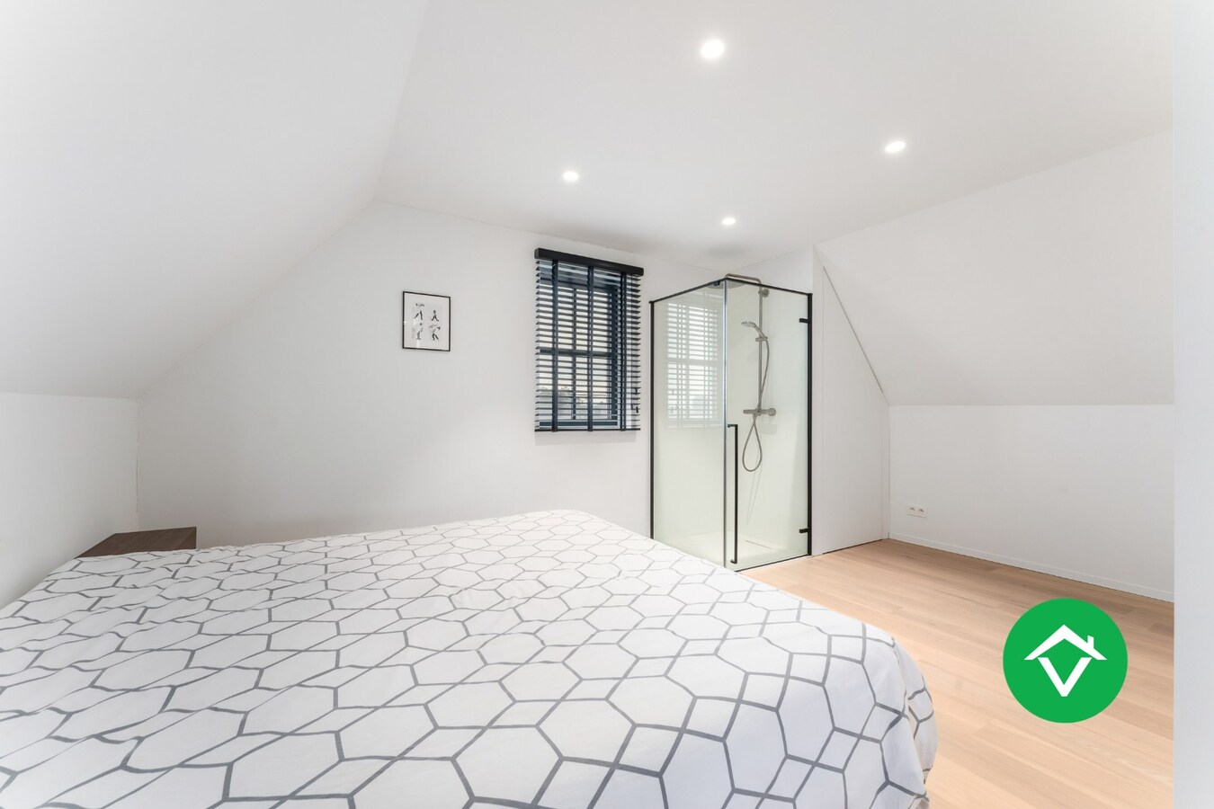 Alleenstaande woning met 5 slaapkamers te Zarren 