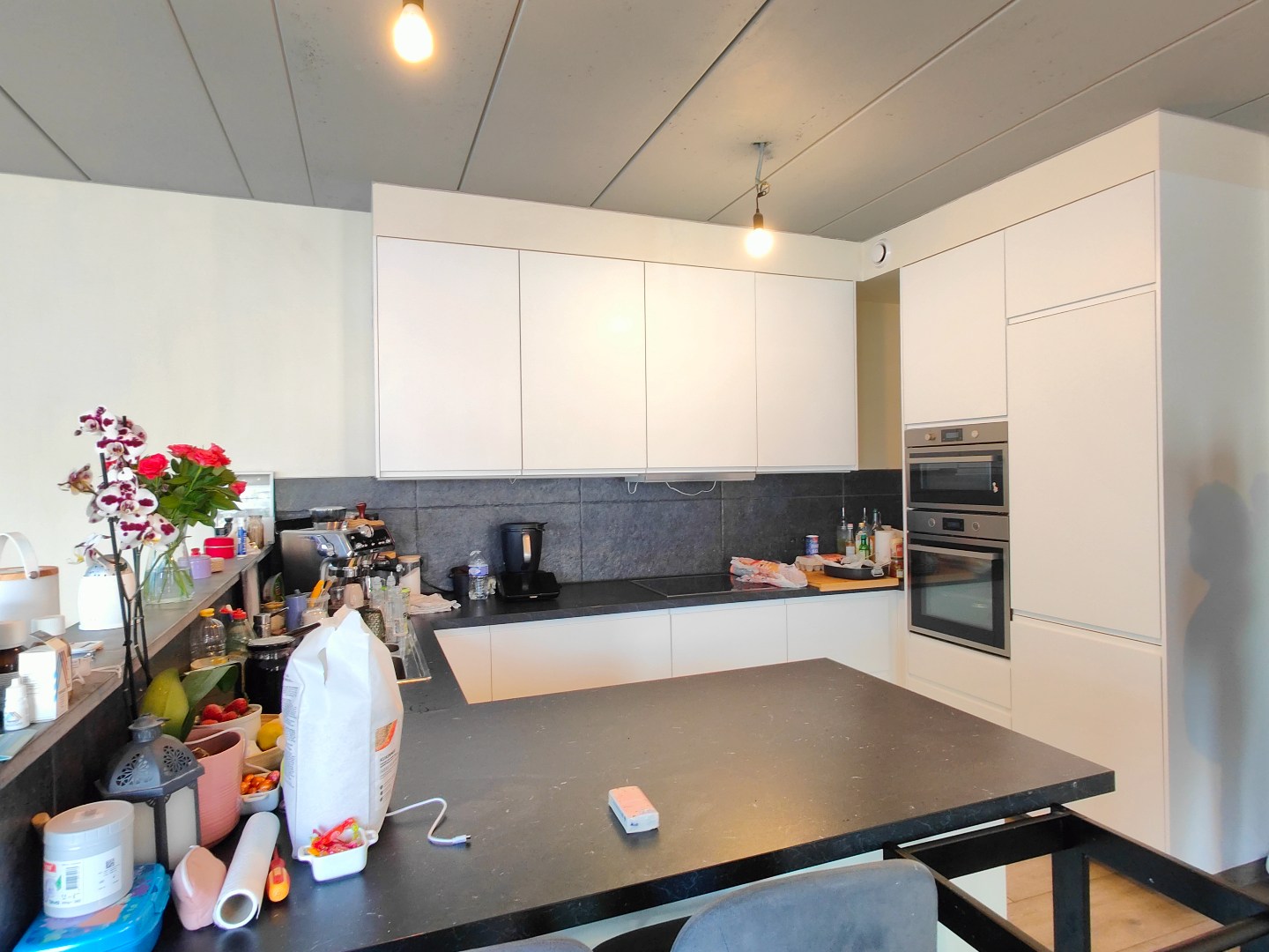 Recent appartement op het 1e verdiep met ruim terras en garage 