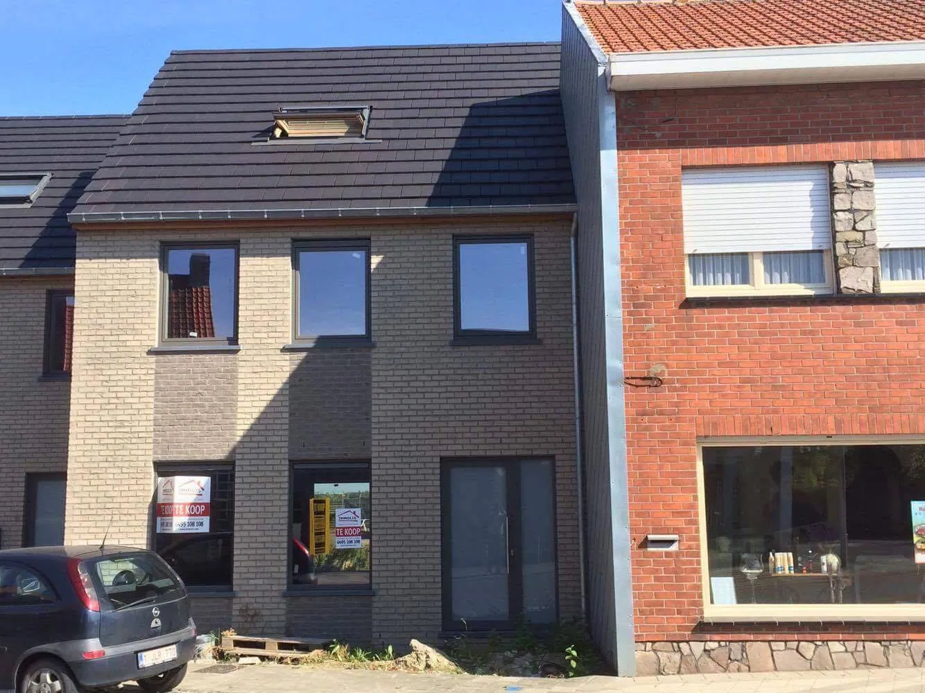 Nieuwbouwwoning met 4 slaapkamers gelegen in het centrum van Koekelare. 