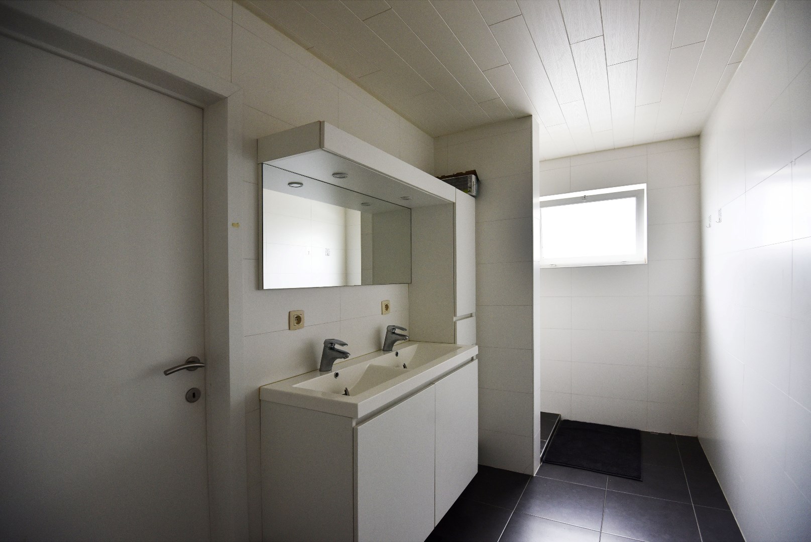 Ruim appartement met 3 slaapkamers te centrum Maldegem. 