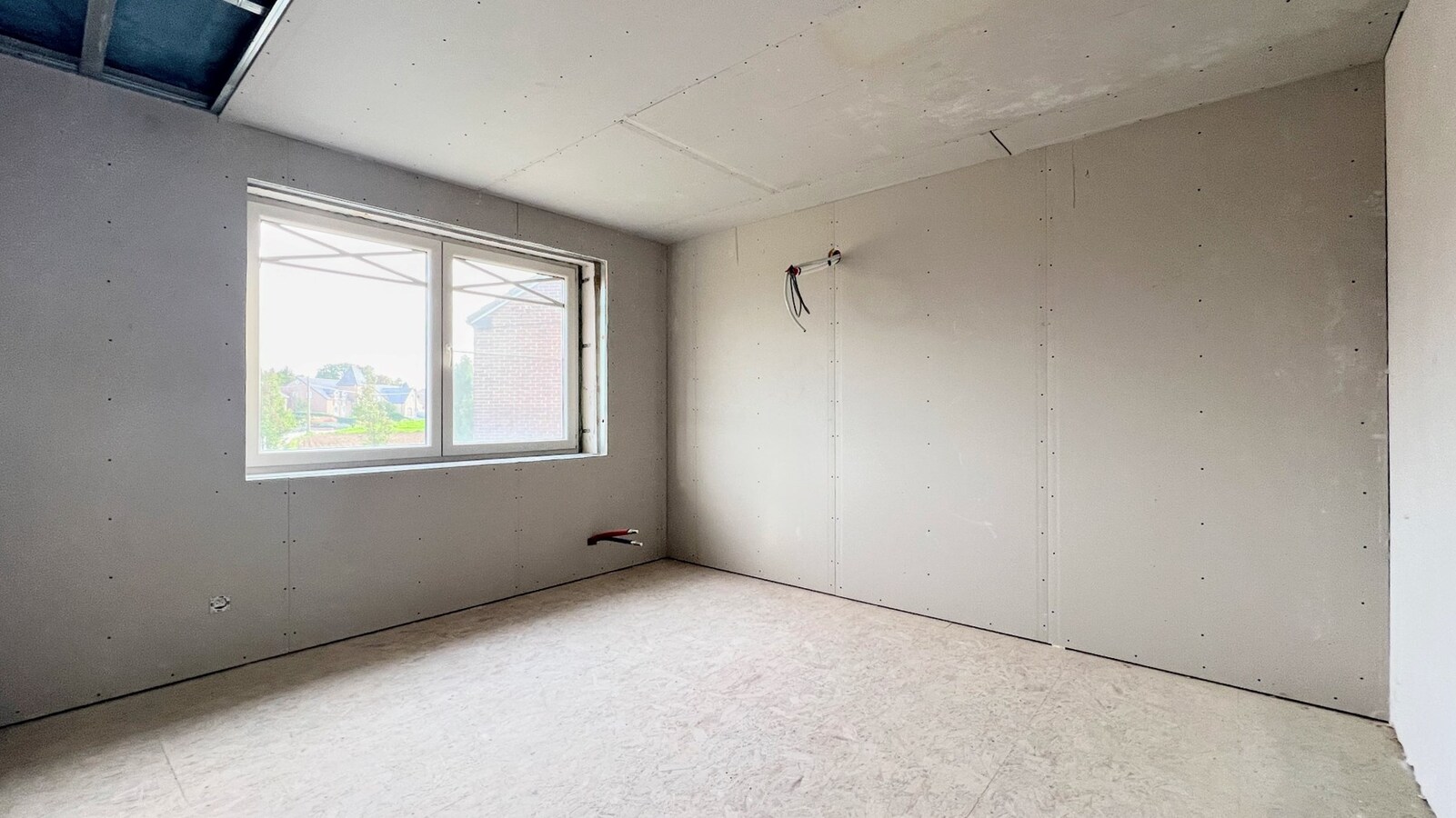 Deels gerenoveerde woning met zonnepanelen op perceel van 3168 m² 