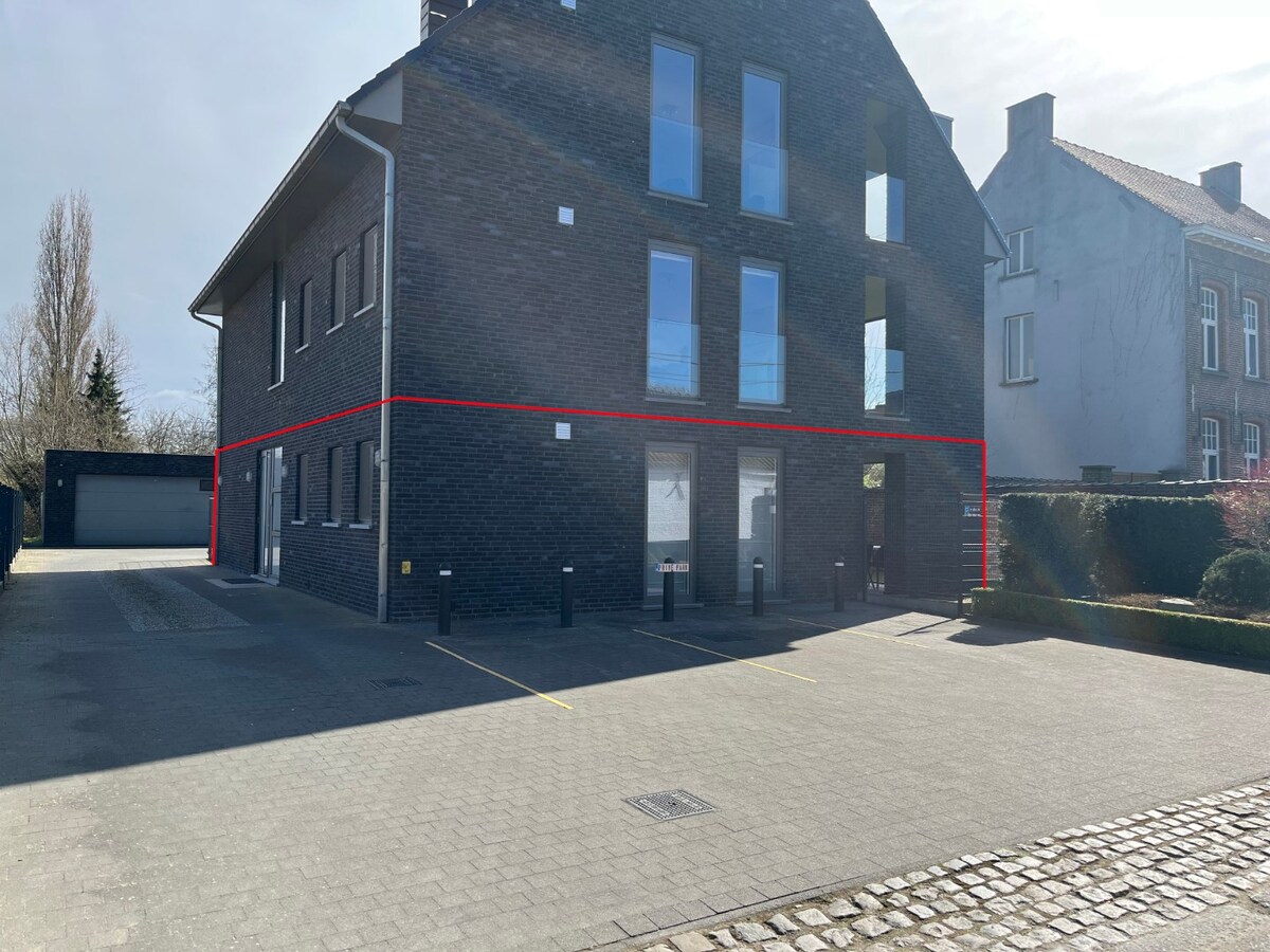 Luxueus én ruim gelijkvloers appartement in rustige omgeving. 