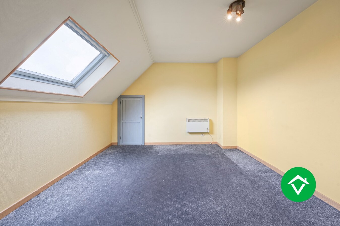 Kloeke woning met 4 slaapkamers in een woonwijk te Ichtegem. 