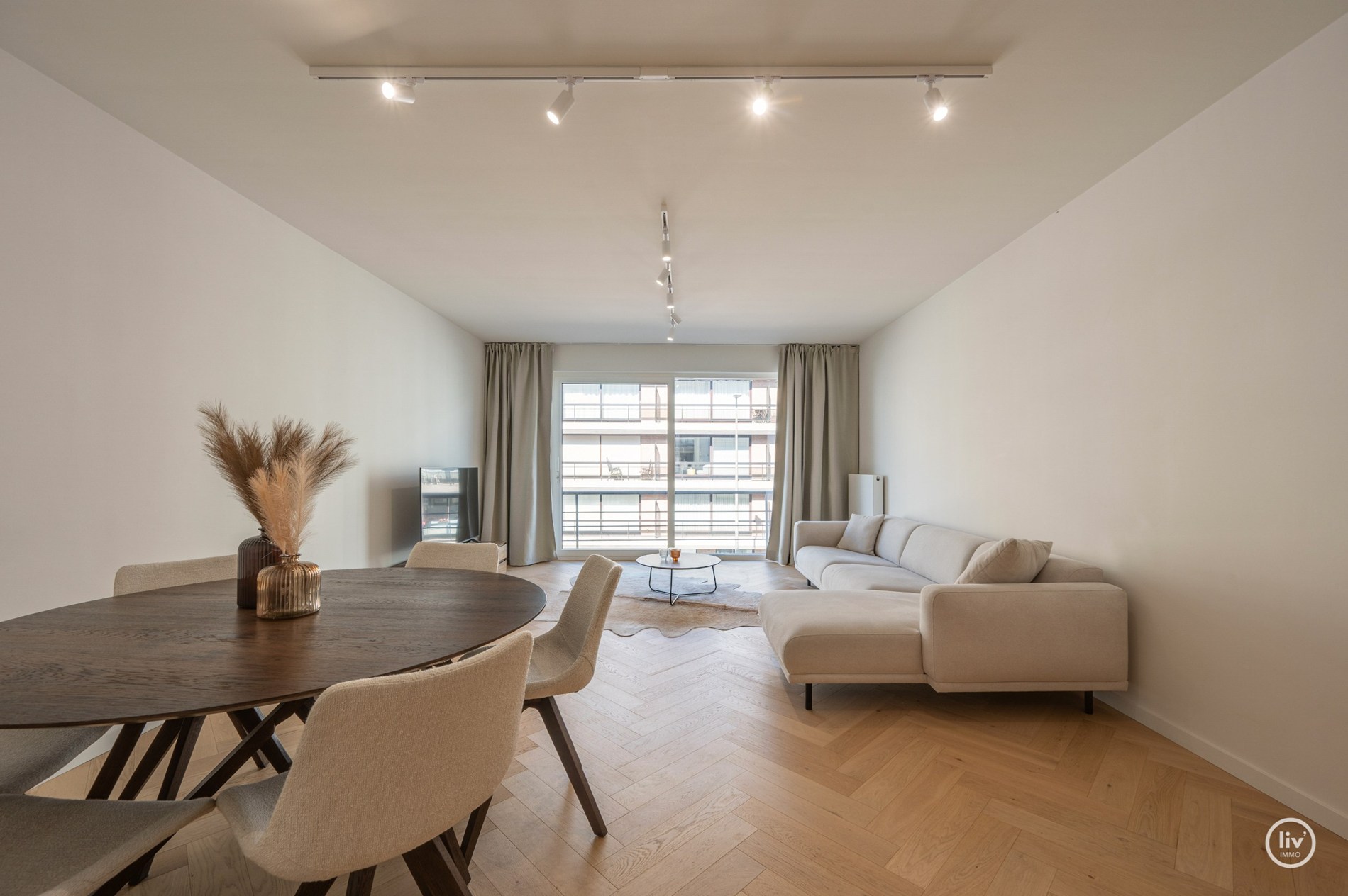 Appartement magnifiquement rénové, situé au calme, à proximité de l'avenue Lippens et de la mer à Knokke. 