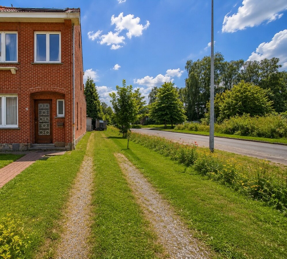 Te koop: Rustig gelegen halfopen bebouwing op uitzonderlijk perceel van 883 m² in Sint-Niklaas 
