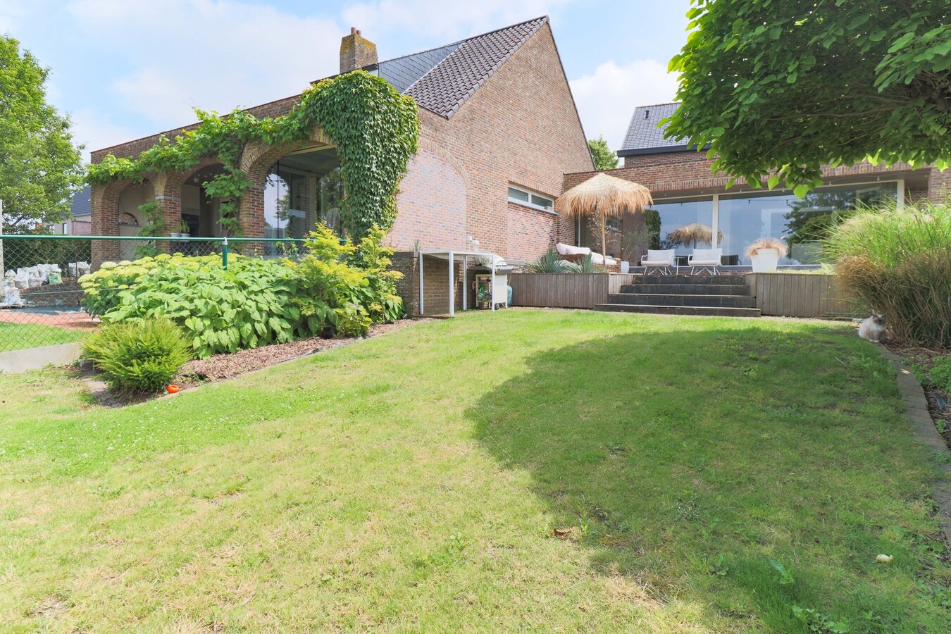 Unieke Villa te Moorslede met 5 slaapkamers op 726m² ! 