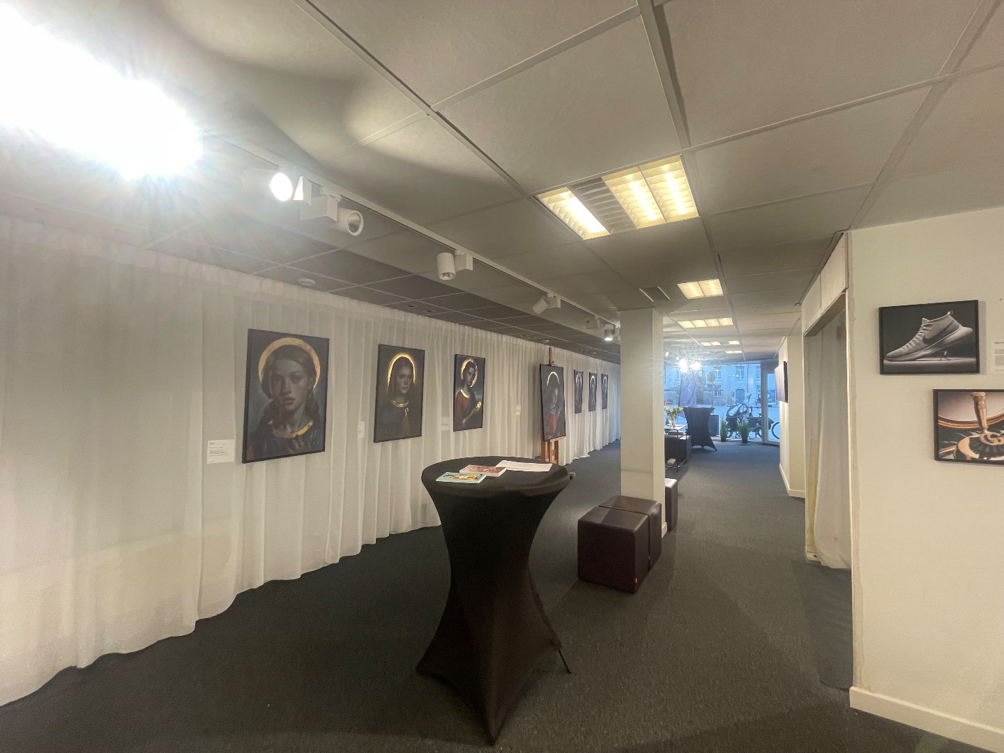 Ruim handelspand (+/- 400m²) te huur gelegen op TOPLOCATIE in Geel! 