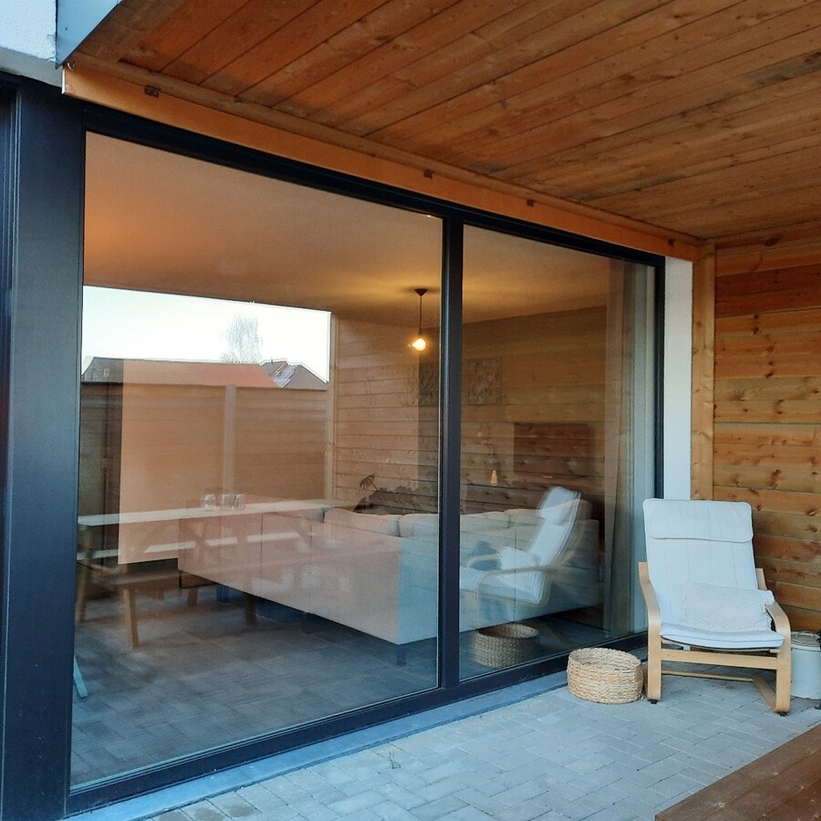 Recent, gelijkvloers appartement afgewerkt met hedendaagse materialen nabij Maaseik! 