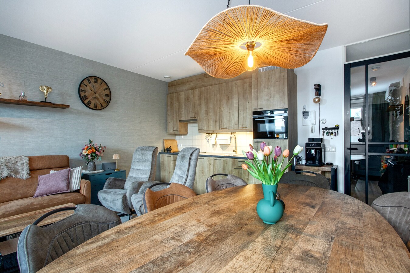 Instapklaar en modern appartement met erfpacht in hartje Bladel – mét eigen parkeerplaats en berging! 