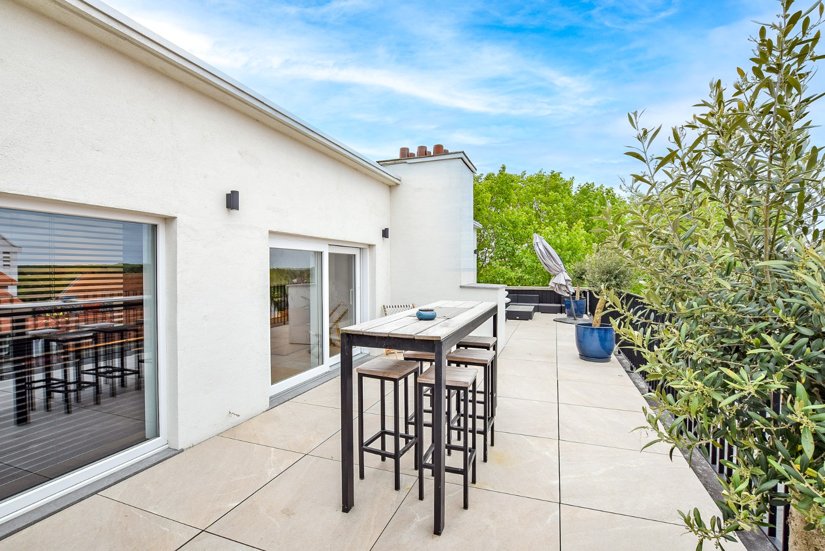 Exclusief penthouse (99m²) met maar liefst 100m² dakterras te Sint-idesbald (Koksijde). 