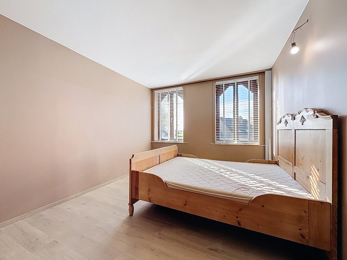 Ruime, vernieuwde HOB met leuke tuin te Zwalm 