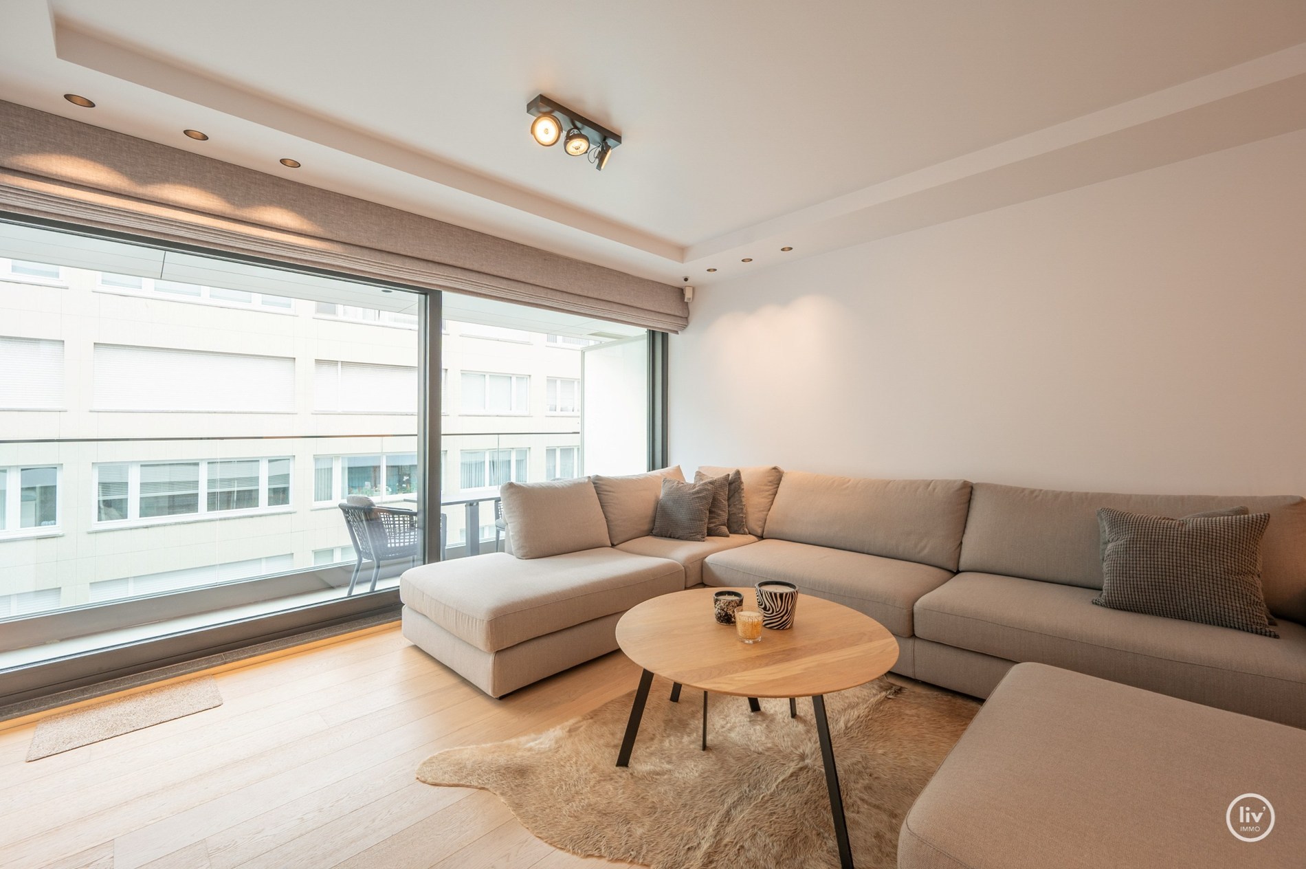Bel appartement rénové avec une belle terrasse ensoleillée situé sur la Kustlaan à Knokke. 