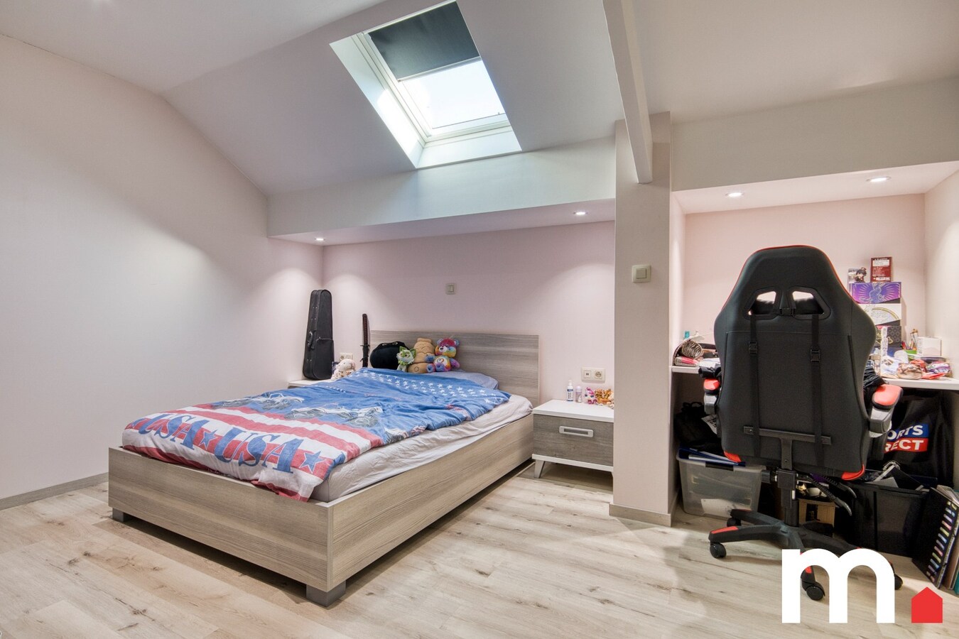 Gerenoveerd centraal gelegen woonst met praktijkruimte te Moorsele ! 