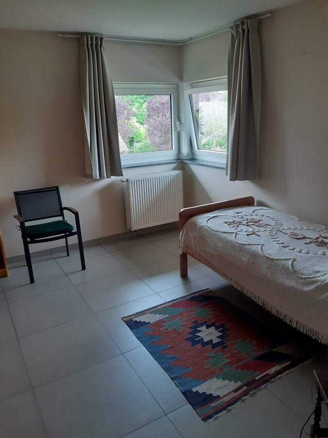 Recente, eigentijdse villa in doodlopende verkaveling ! 