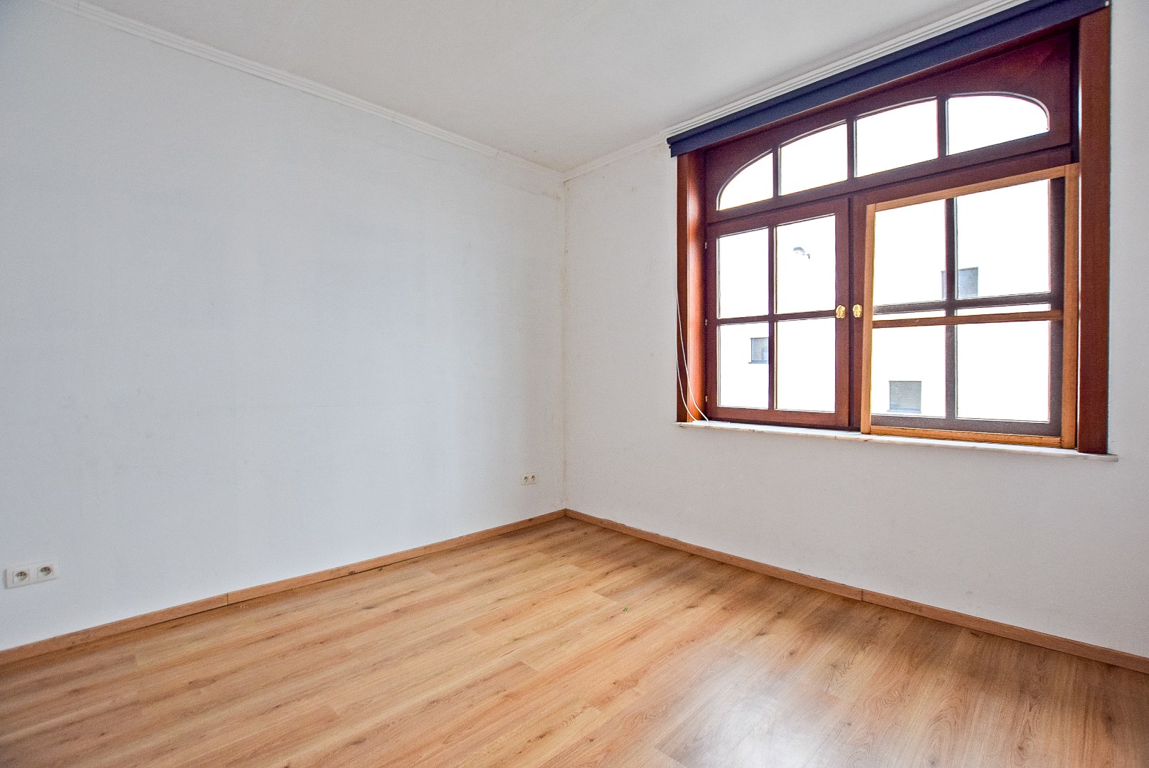 Ruime woning met dubbele garage en knappe uitzichten te centrum Veurne 