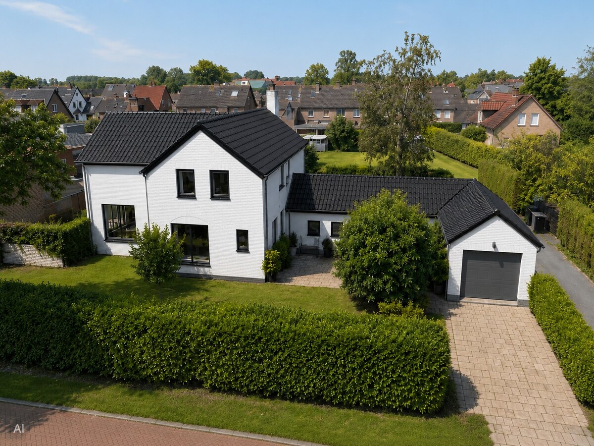 Vrijstaande woning met vijf slaapkamers, garage en royale tuin 