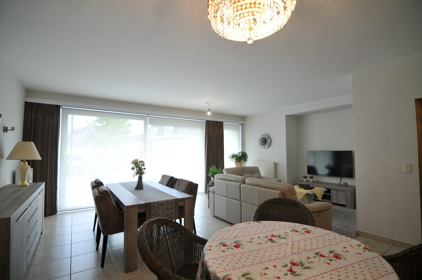 Ruim gelijkvloers appartement met tuin, garage en 3 slaapkamers 