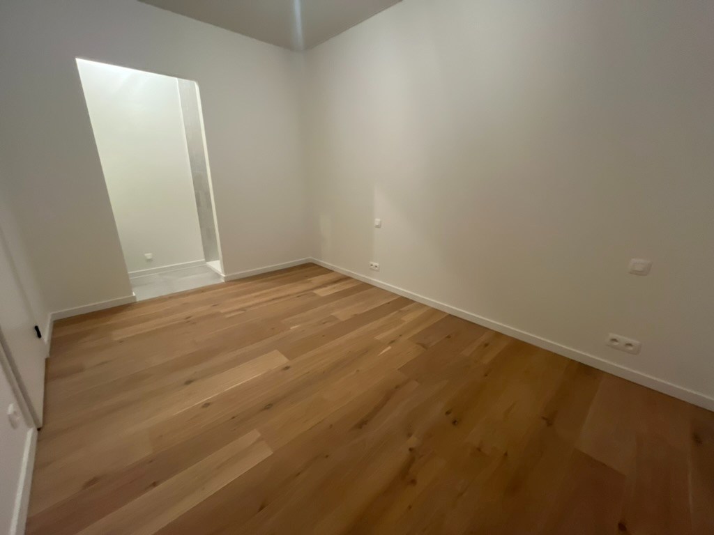 Appartement de 2 pièces situé au centre du projet Hoost avec une grande terrasse. 