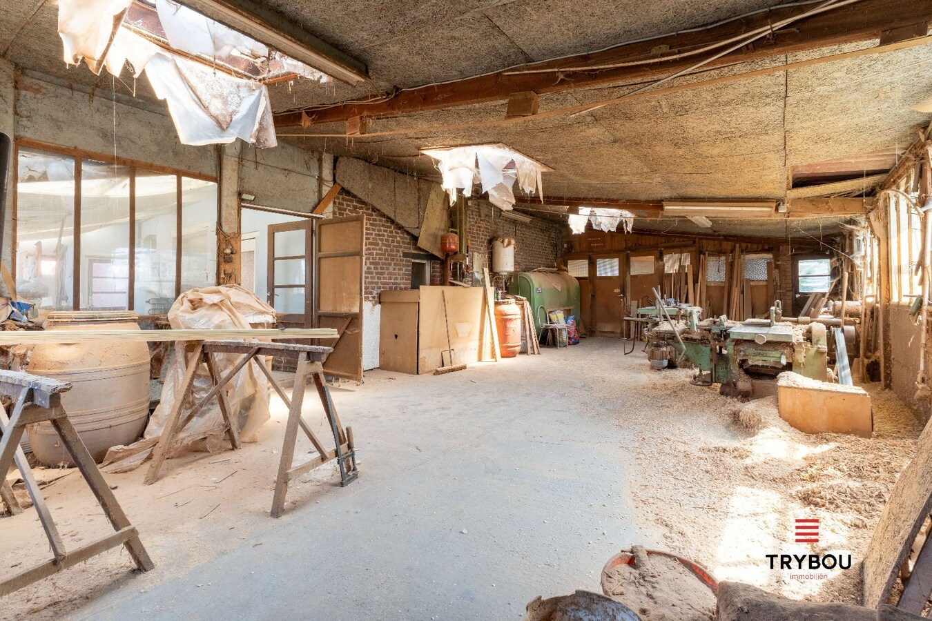 Woning met magazijn op 1203 m² – veel potentieel 