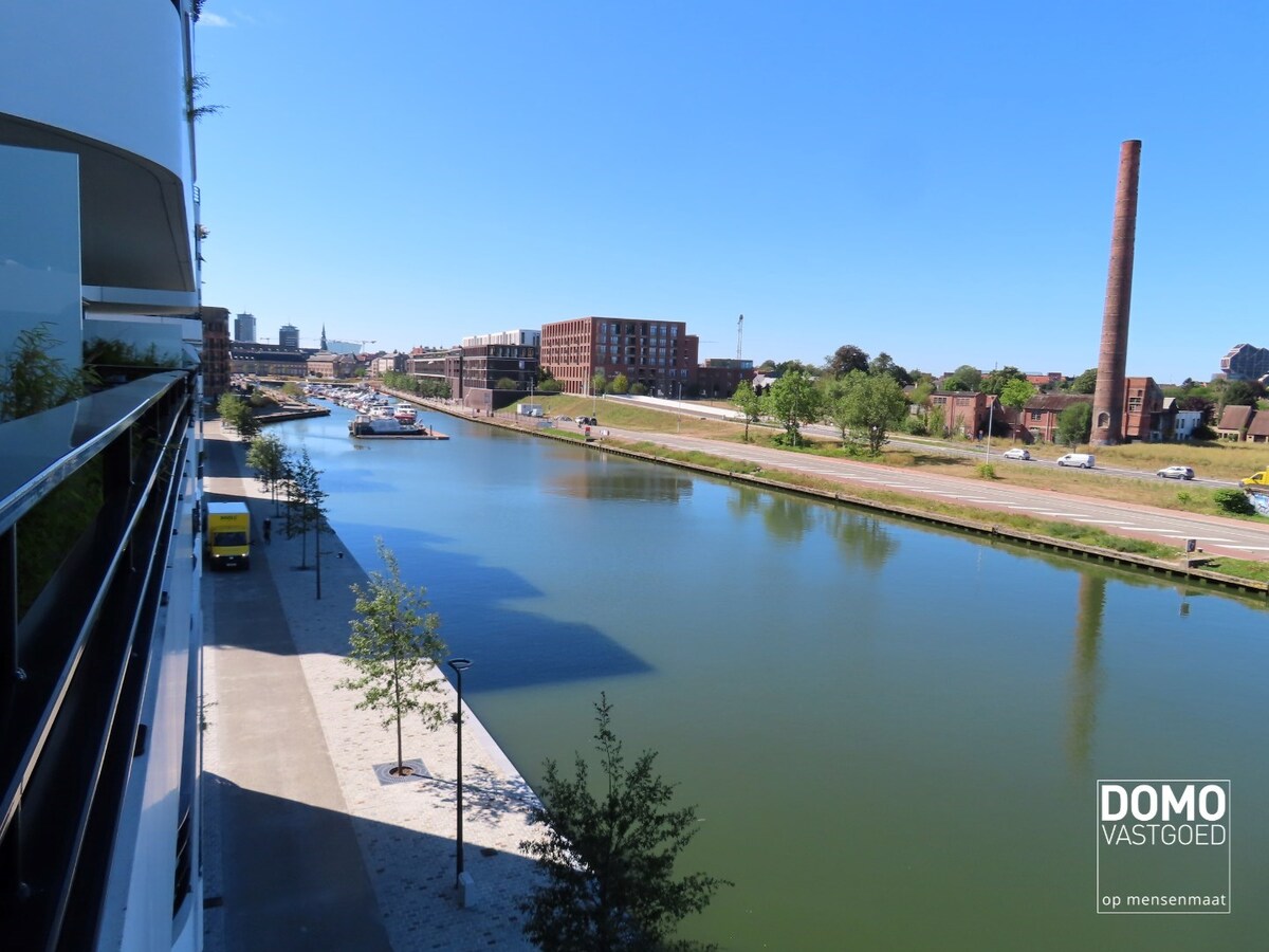 Hoogwaardig afgewerkt appartement gelegen aan de Blauwe Boulevard te Hasselt 