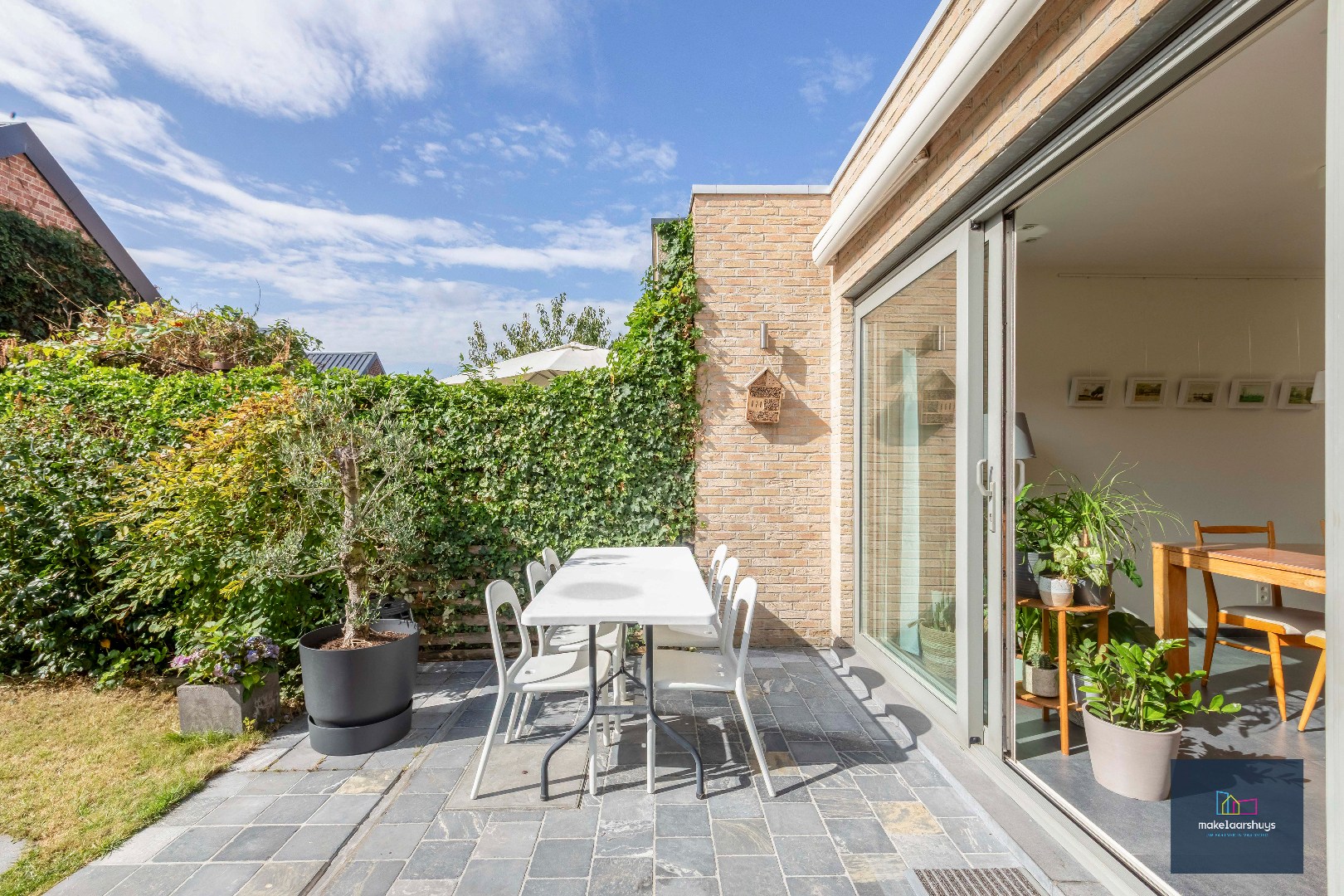 VERKOCHT ! Instapklare energiezuinige handelswoning met tuin en garage 