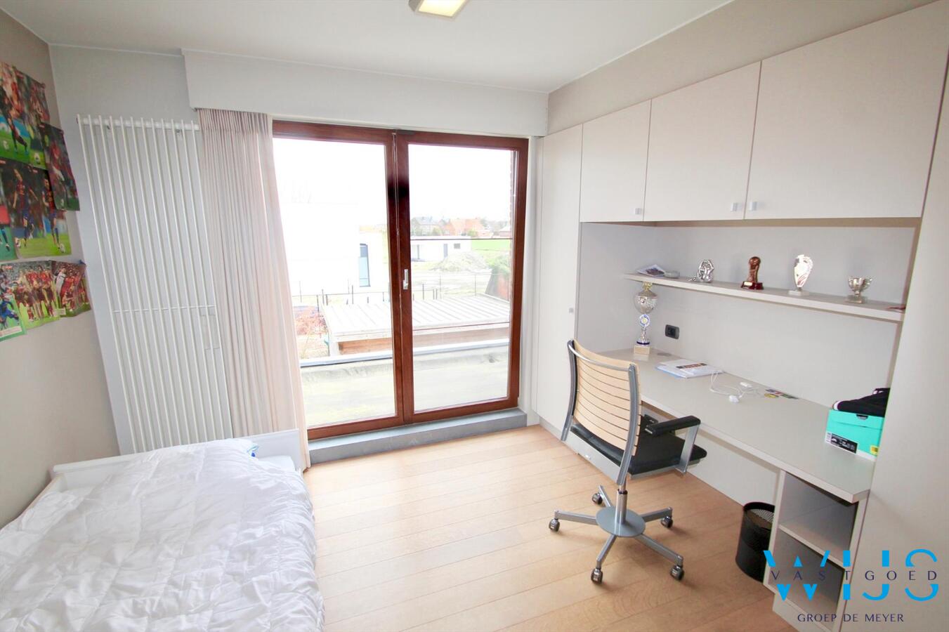 Schitterend karaktervol woonhuis met 5 slaapkamers in Assenede ! 