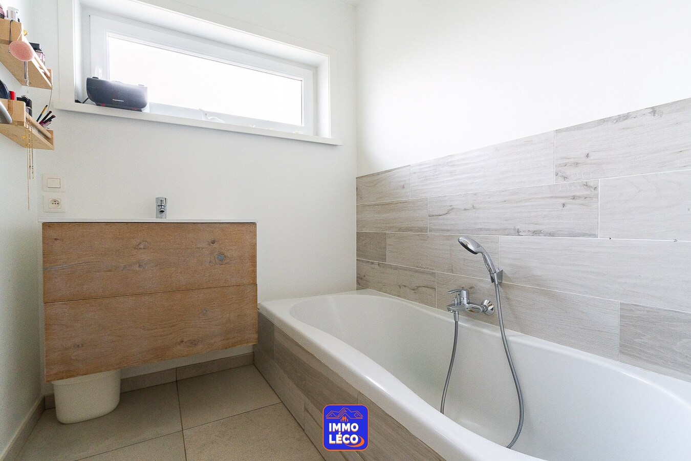 Semi "Plain-Pied" 6 chambres, 2 salles de bains, jardin, carport 2 voitures, COUP DE COEUR ! 