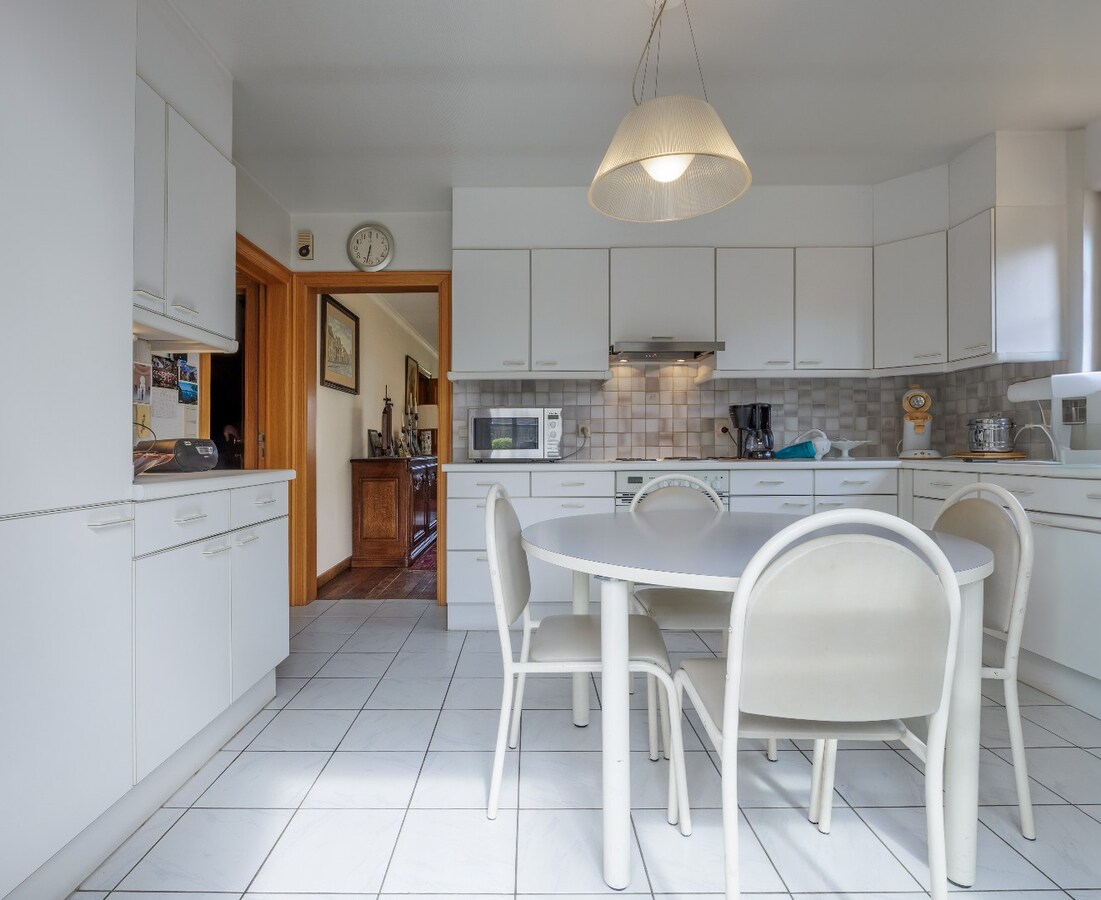 Charmante en solide villa met zonnige tuin in het hart van Zwevezele 