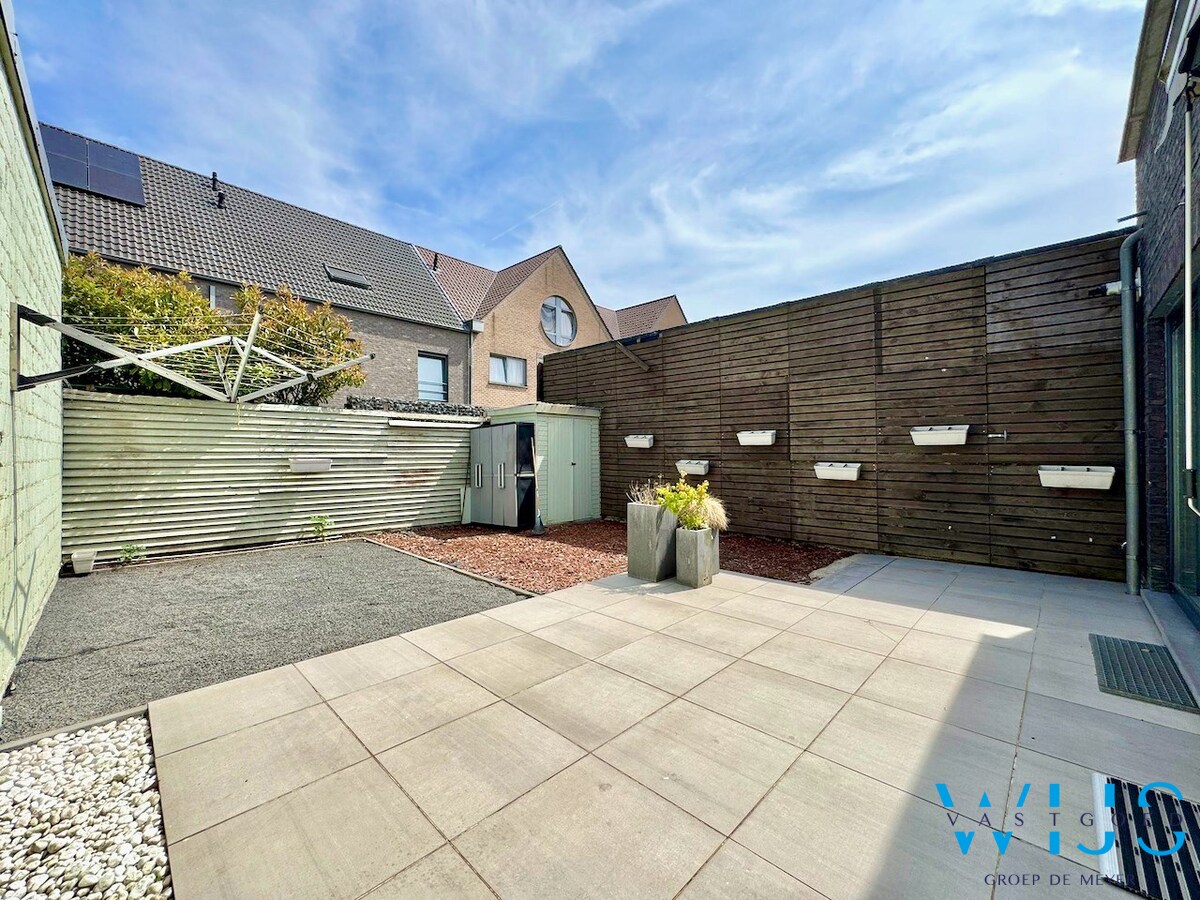 Prachtig ruim 1 slaapkamer appartement op het gelijkvloers met toffe tuin ! 