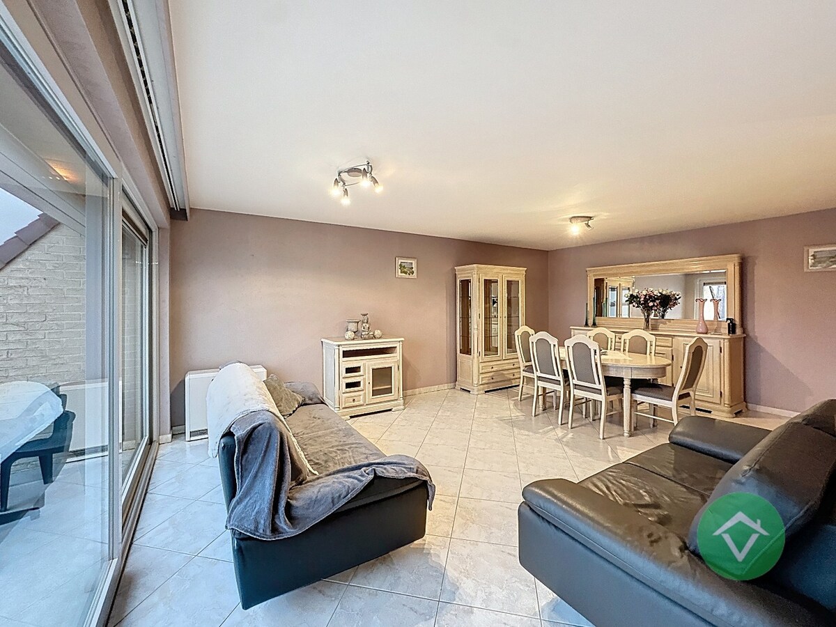 Appartement met 2 slaapkamers en garage te Torhout 