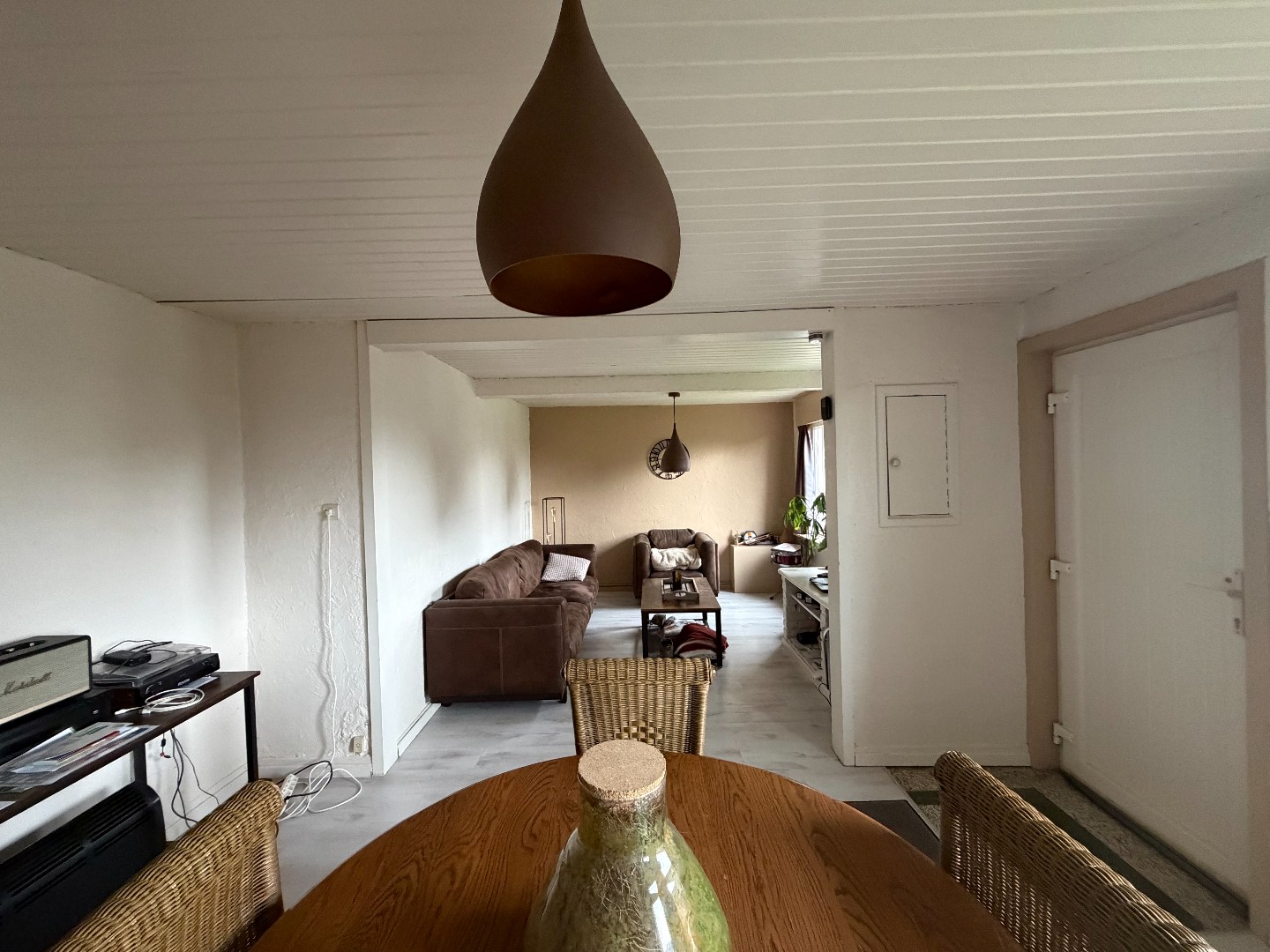 Charmante halfopen woning met garage, 2 slaapkamers en grote tuin 