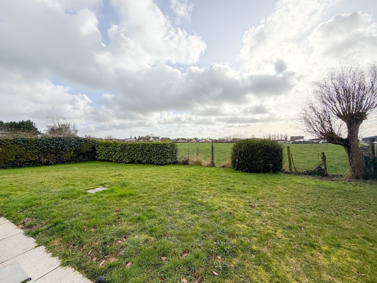 ZALIGE TUIN MET ZONNETERRAS