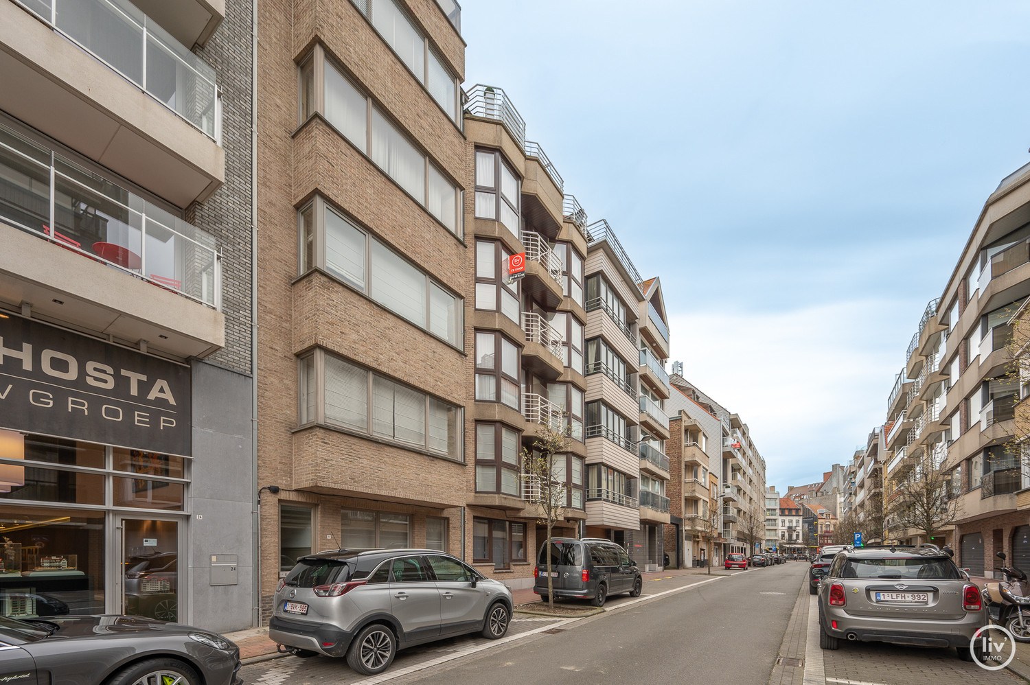 Centraal gelegen triplex-appartement met ruime zonne-terrassen op wandelafstand van de Zeedijk-Albertstrand en Dumortierlaan 