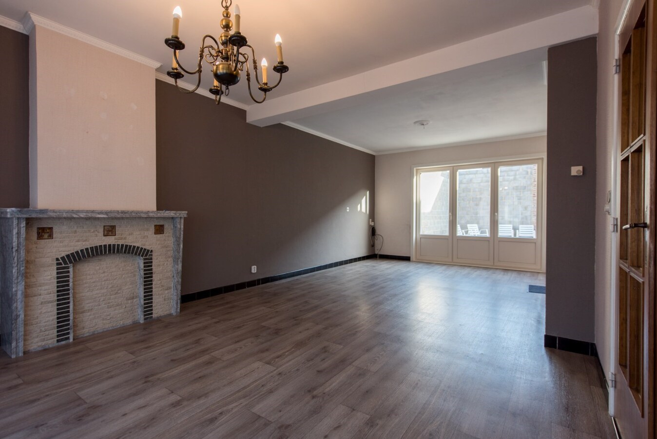 Hedendaagse woning met loods en bijgebouwen op 2.200 m² 