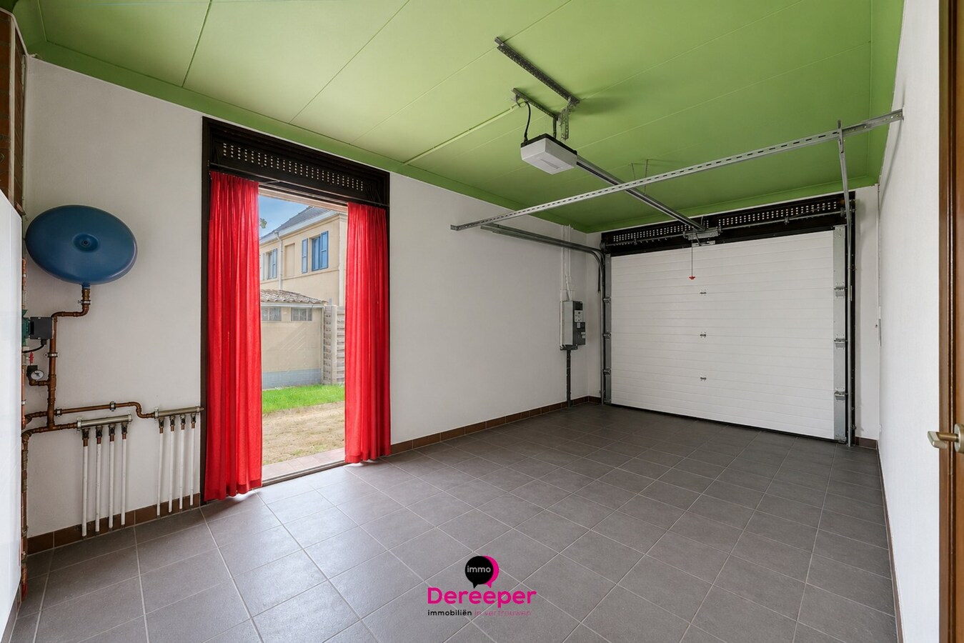 Te renoveren bungalow op ruim perceel van 678 m² 