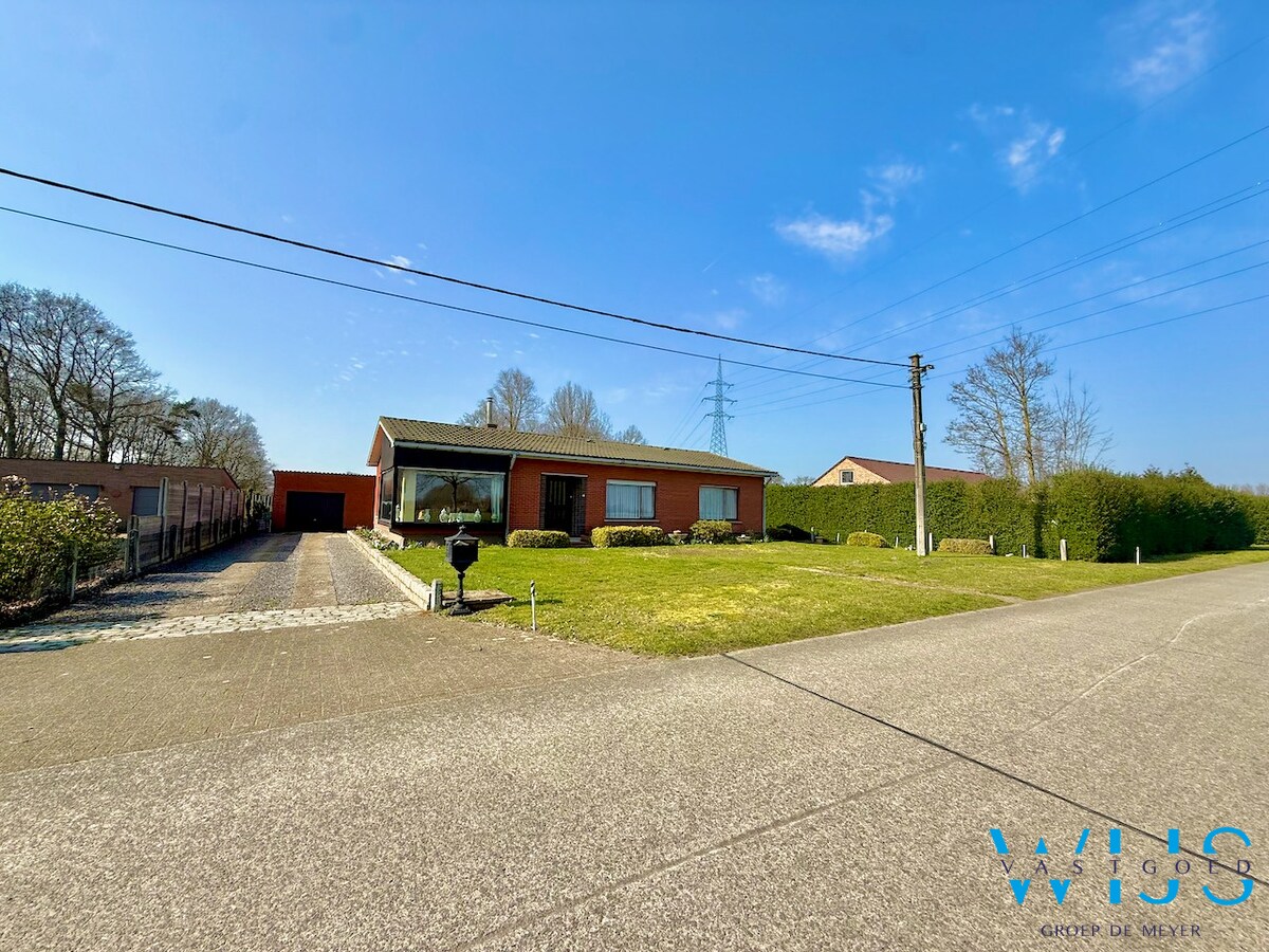 Open bebouwing op fenomenaal perceel van 2.108 m² te Oosteeklo ! 