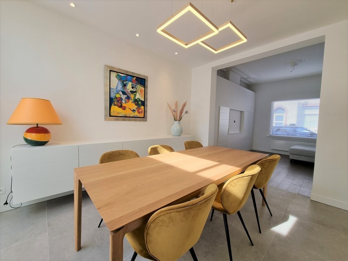 Volledig gerenoveerde woning met garage vlakbij het strand - Heist 