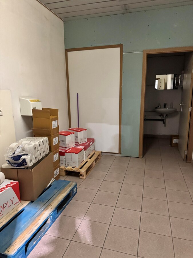 Loods met burelen te huur te Koekelare 