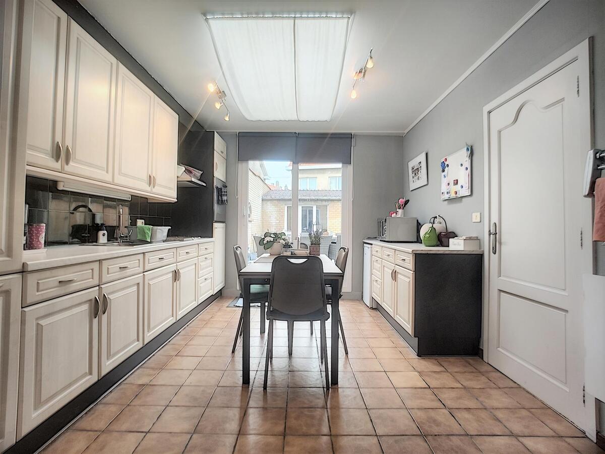 Grote gezinswoning met aangenaam zonneterras - Heist 