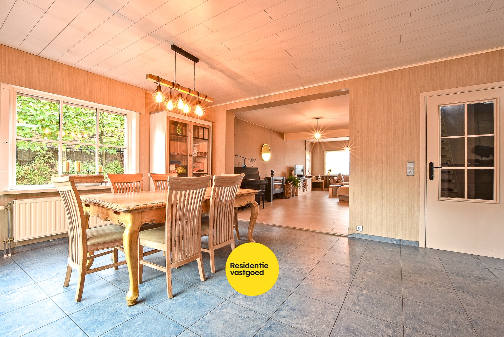 Instapklare alleenstaande woning met 4/5 slaapkamer op 2.084m² te Diksmuide! 