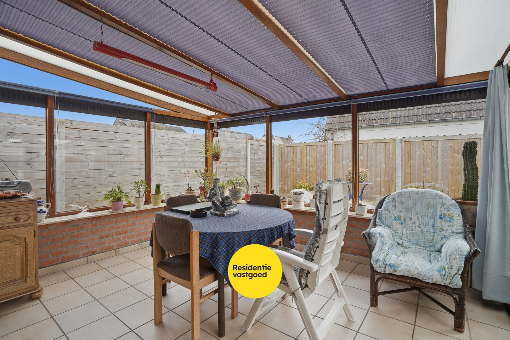 Alleenstaande bungalow met garage en tuin  op 684 m² 