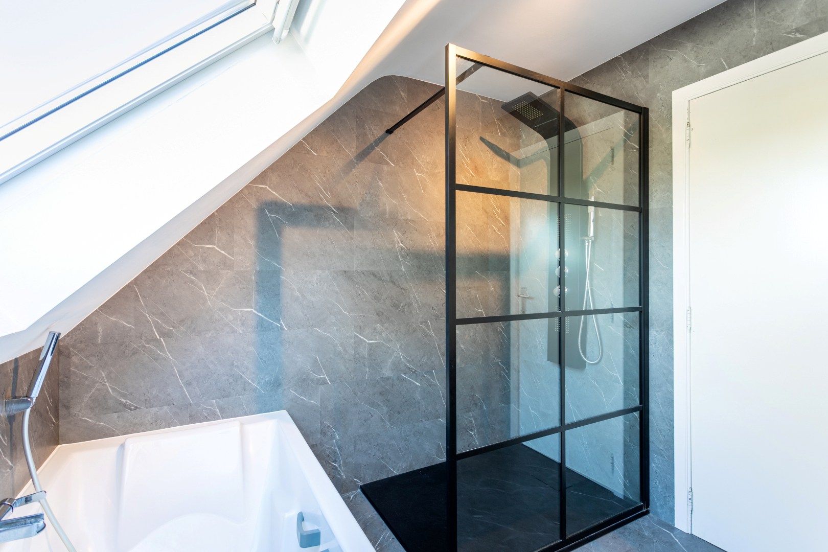 Vrijstaande woning met 4 slpks, zuidgerichte tuin en garage 