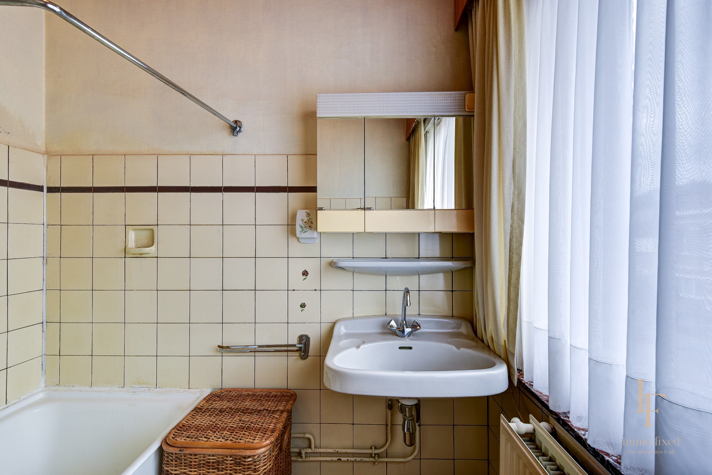 Te renoveren woning met tuin en garage in Wilrijk! 